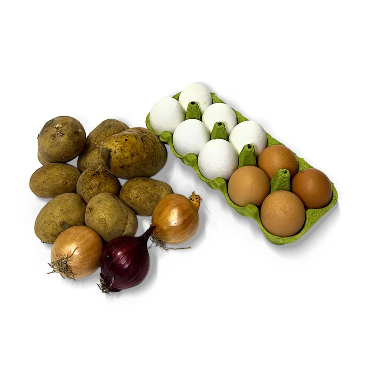 Kartoffeln, Zwiebeln und frische Eier im Eierkarton