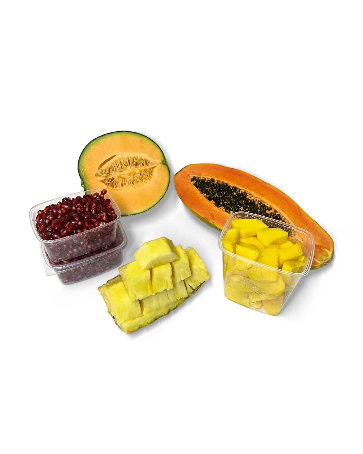 Halbe Melone und Papaya, Granatapfelkerne, Ananasstücke und Mangowürfel